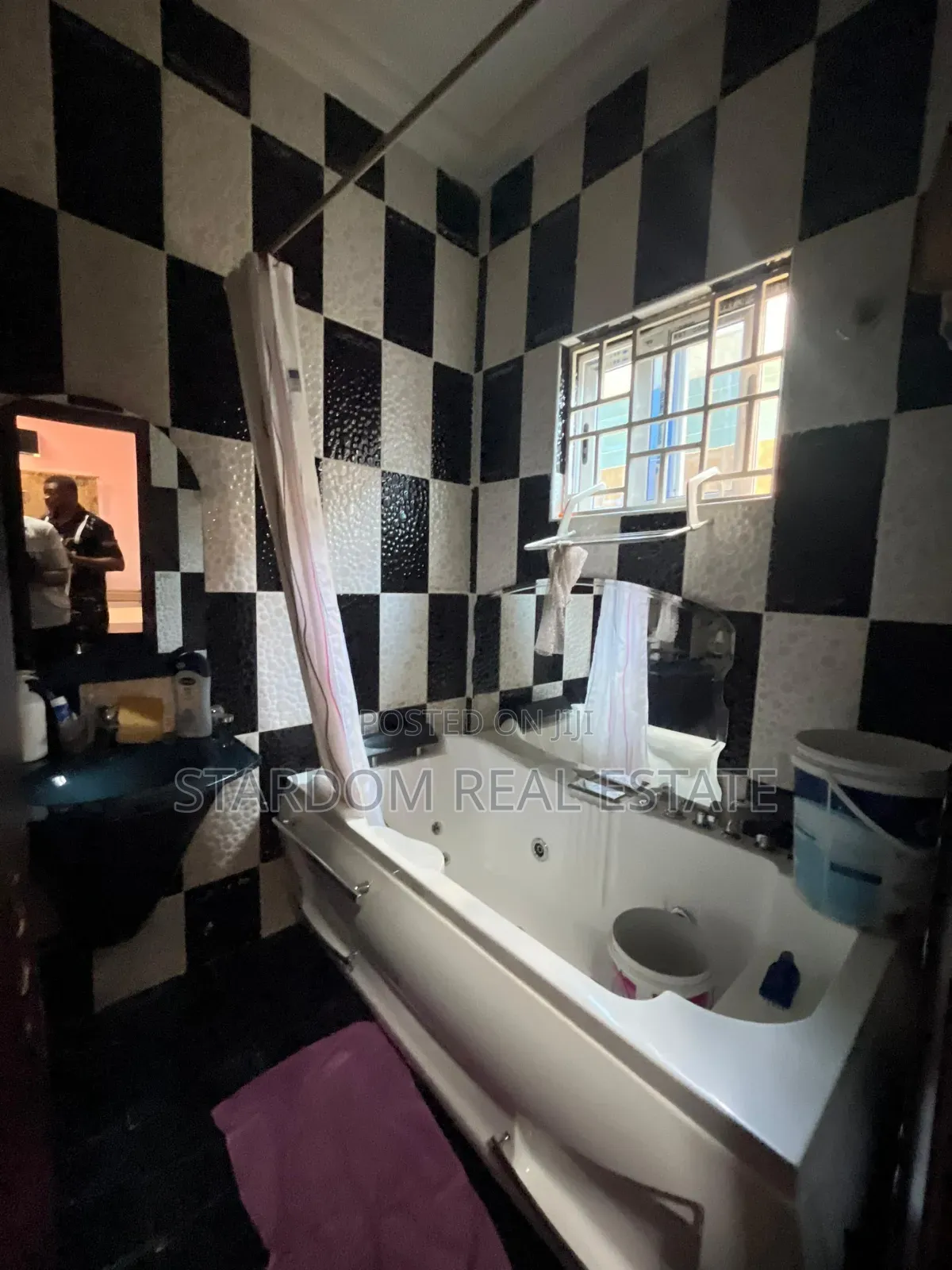 2bdrm Duplex in American House for rent