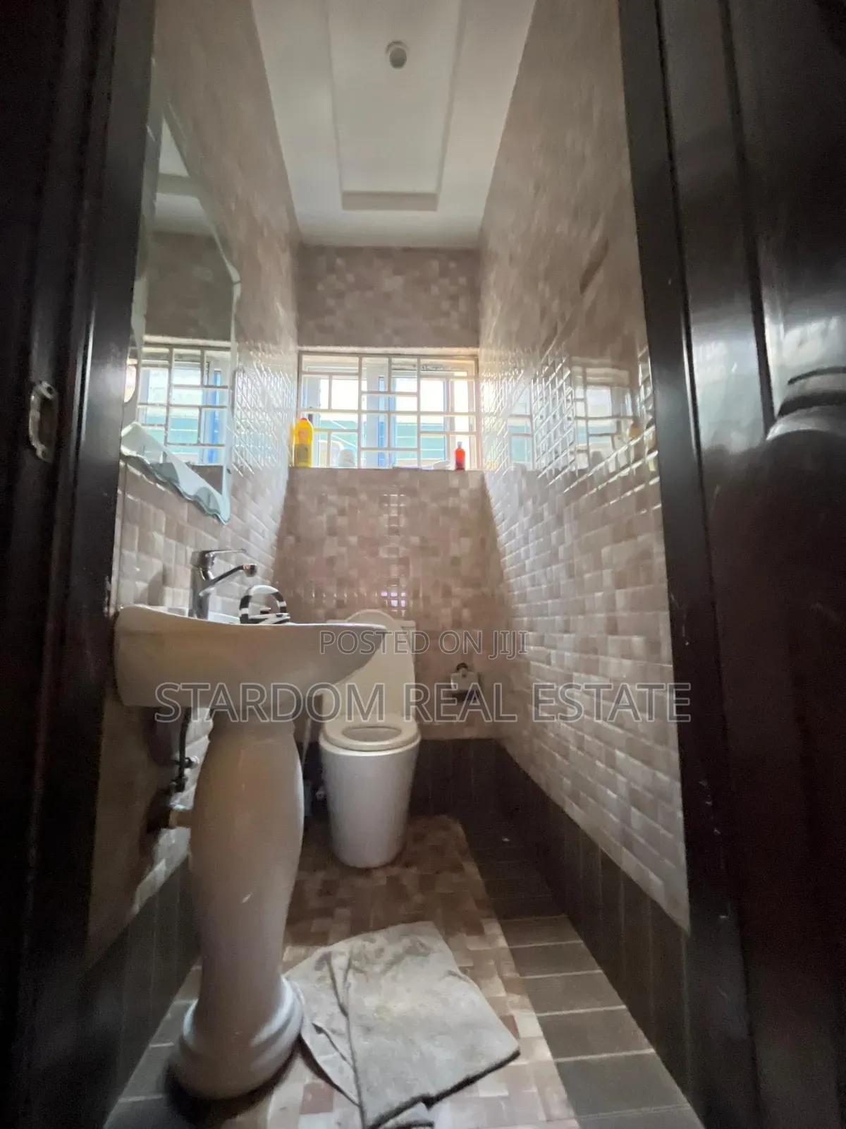 2bdrm Duplex in American House for rent