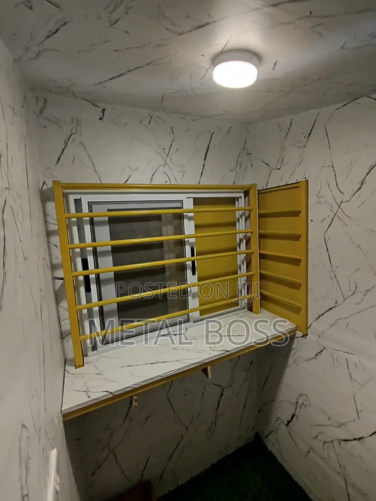 4x4 Momo Kiosk