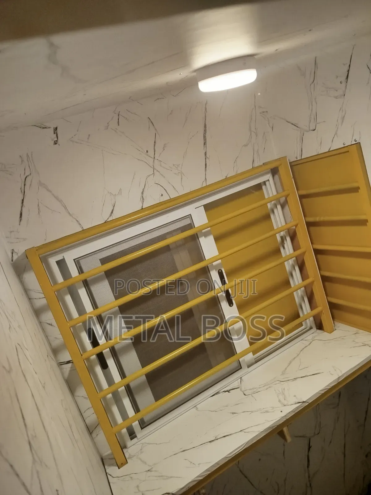 4x4 Momo Kiosk