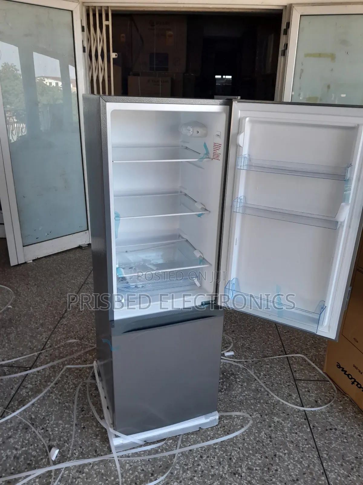 Binatone Durable Double Door Fridge 176 Litres