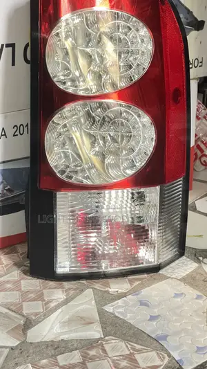 Land Rover Discovery Taillight Right