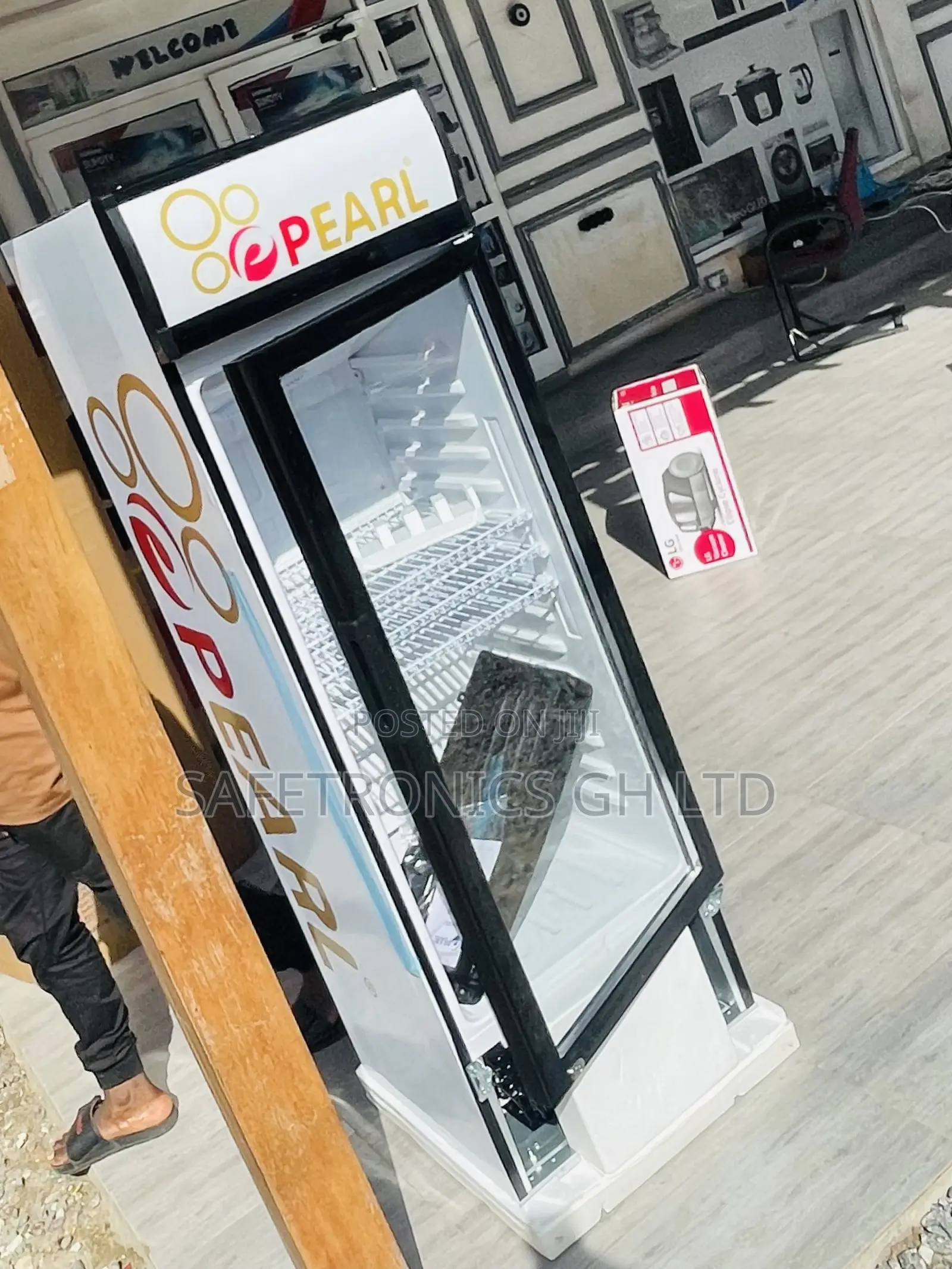 Pearl Designed Display Glass PVC-424 400 Liter