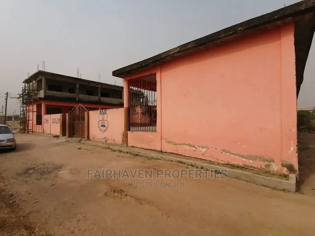10bdrm House in Accra Metropolitan for Sale