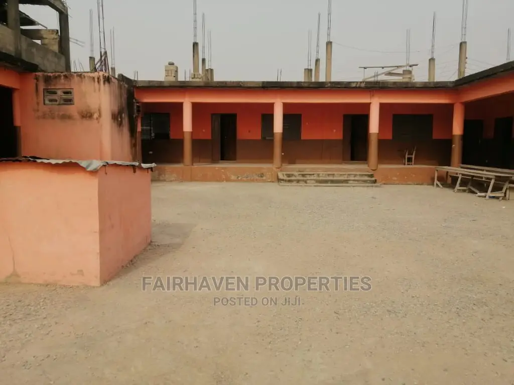 10bdrm House in Accra Metropolitan for Sale