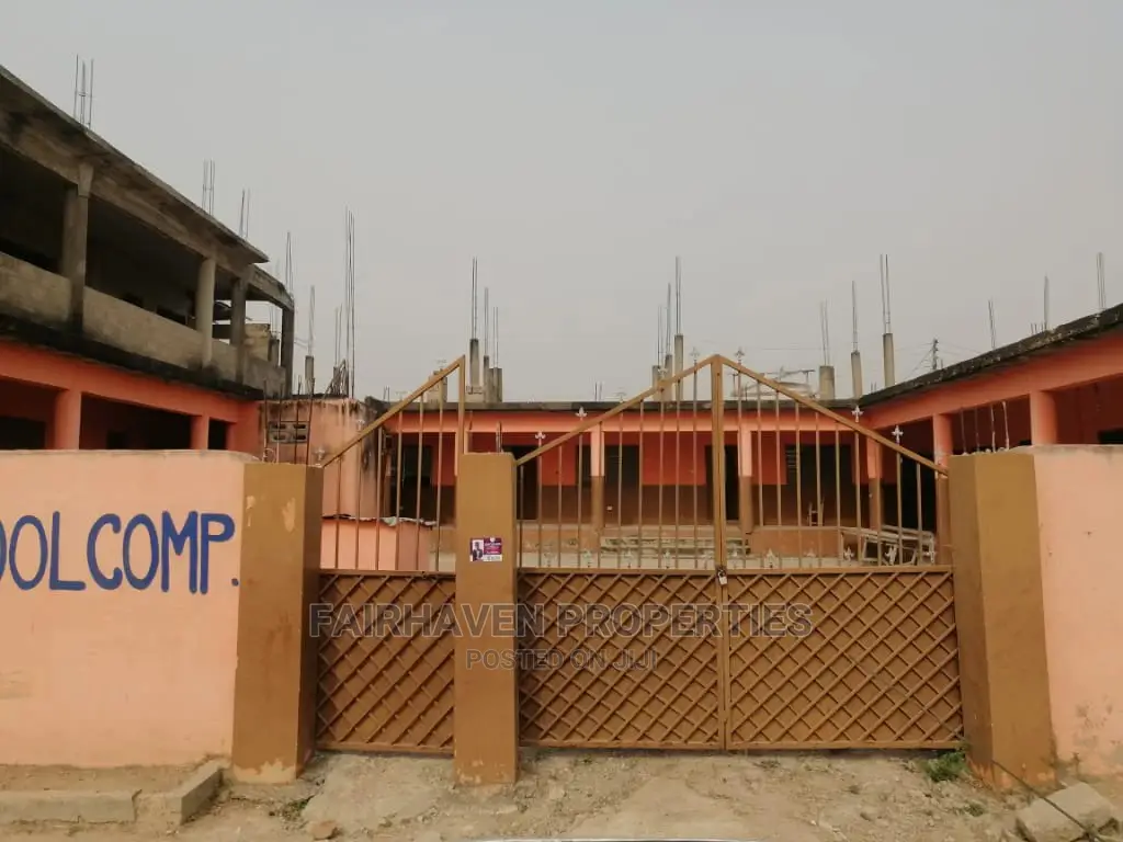 10bdrm House in Accra Metropolitan for Sale