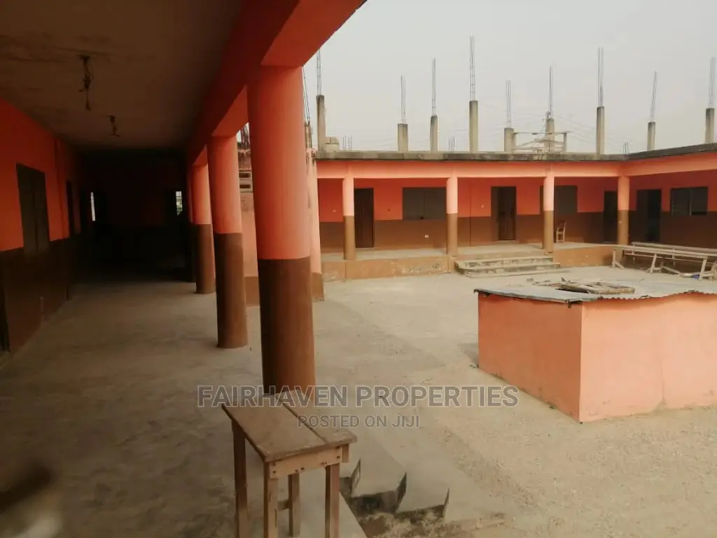 10bdrm House in Accra Metropolitan for Sale