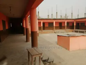 10bdrm House in Accra Metropolitan for Sale