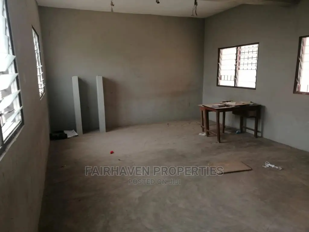 10bdrm House in Accra Metropolitan for Sale
