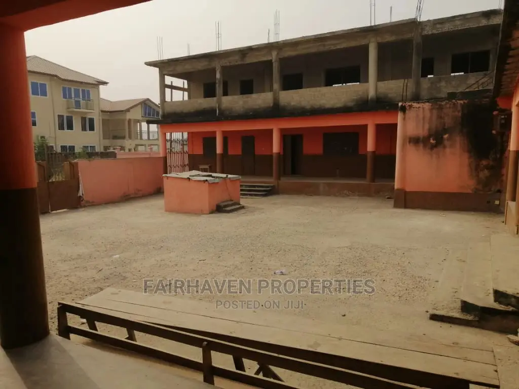 10bdrm House in Accra Metropolitan for Sale