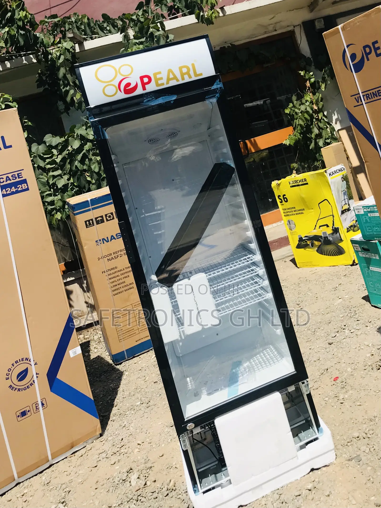 Neatly Sealed Pearl PVC-316 238 Liter Glass Display