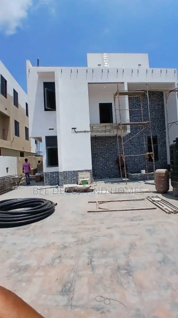 5bdrm Mansion in Bee Decor  & Homes, East Legon for sale