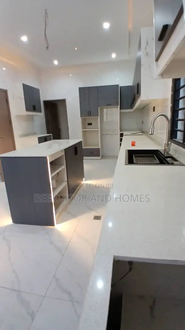 5bdrm Mansion in Bee Decor & Homes, East Legon for sale