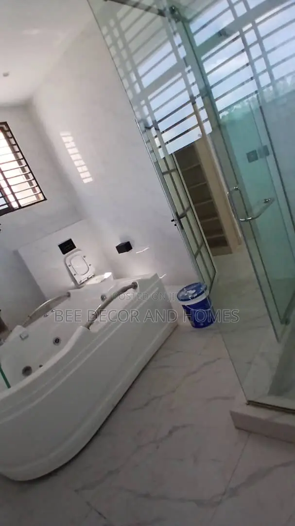 5bdrm Mansion in Bee Decor & Homes, East Legon for sale