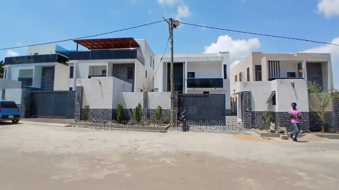 5bdrm Mansion in Bee Decor & Homes, East Legon for sale