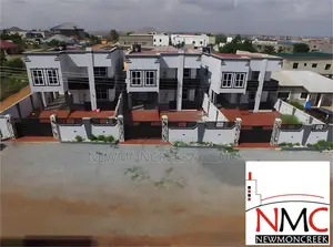 4bdrm Duplex in Lakeside, Accra Metropolitan for sale