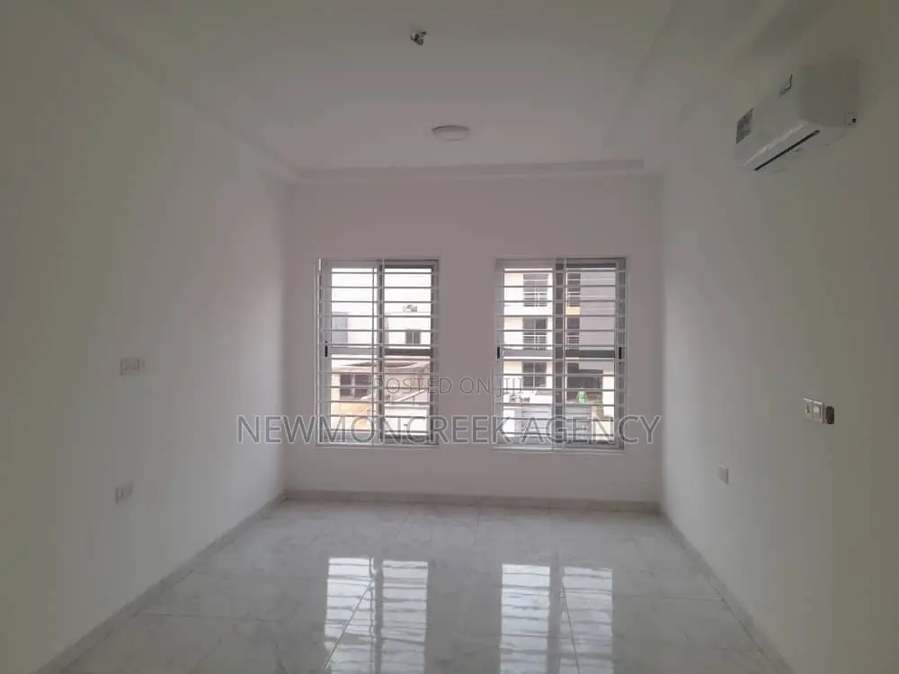 4bdrm Duplex in Lakeside, Accra Metropolitan for sale