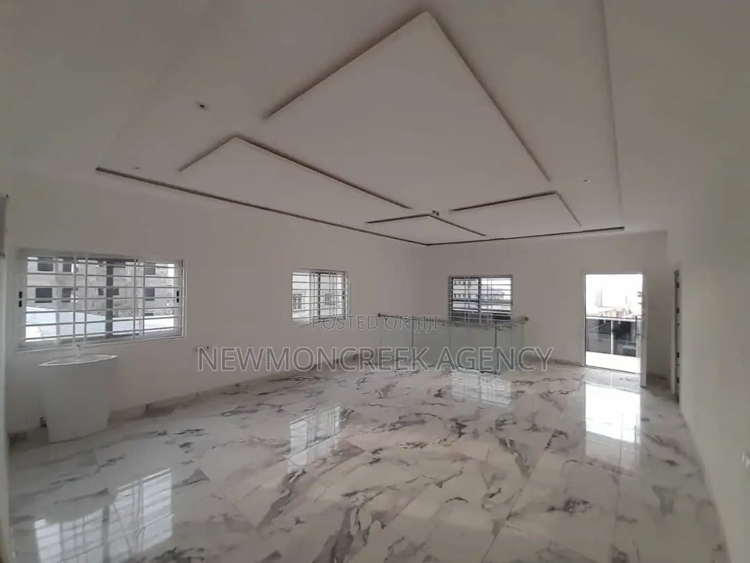 4bdrm Duplex in Lakeside, Accra Metropolitan for sale