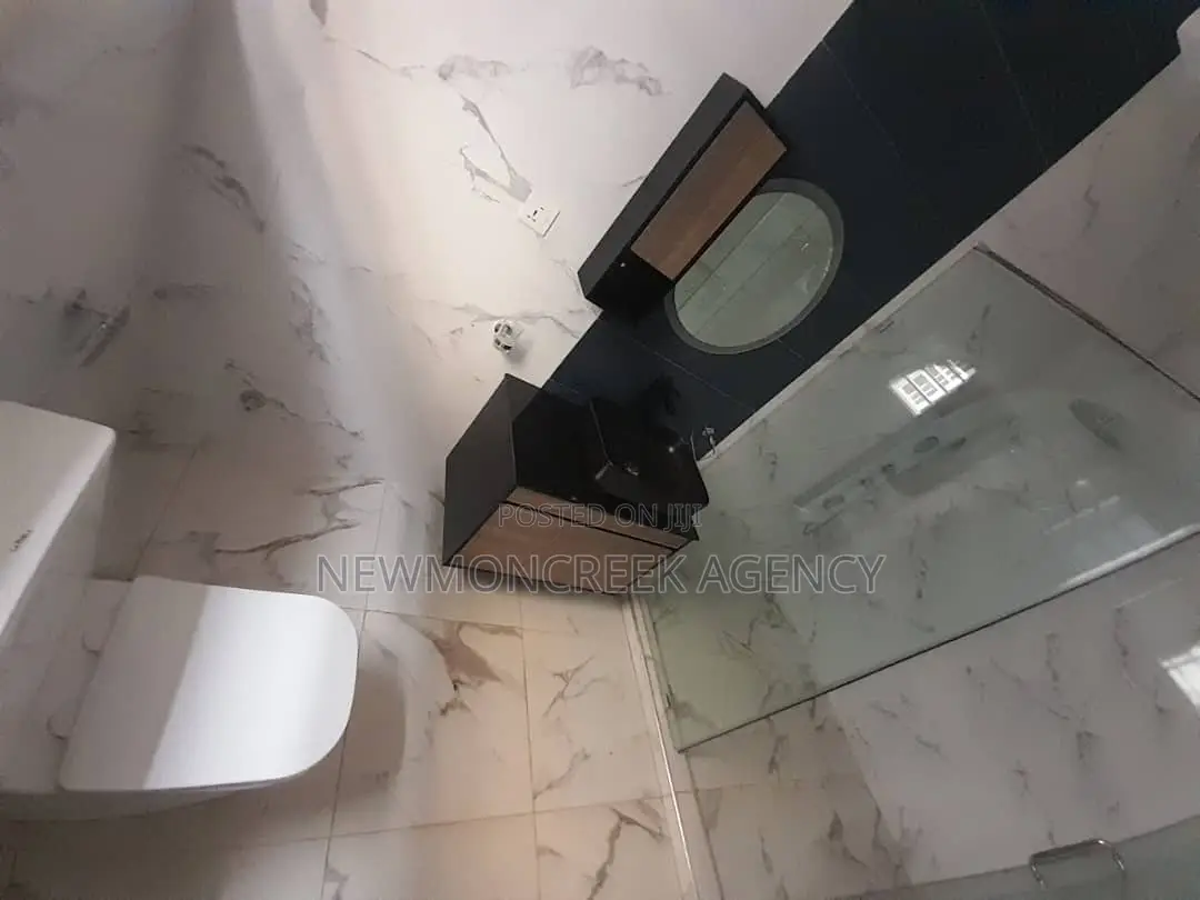 4bdrm Duplex in Lakeside, Accra Metropolitan for sale