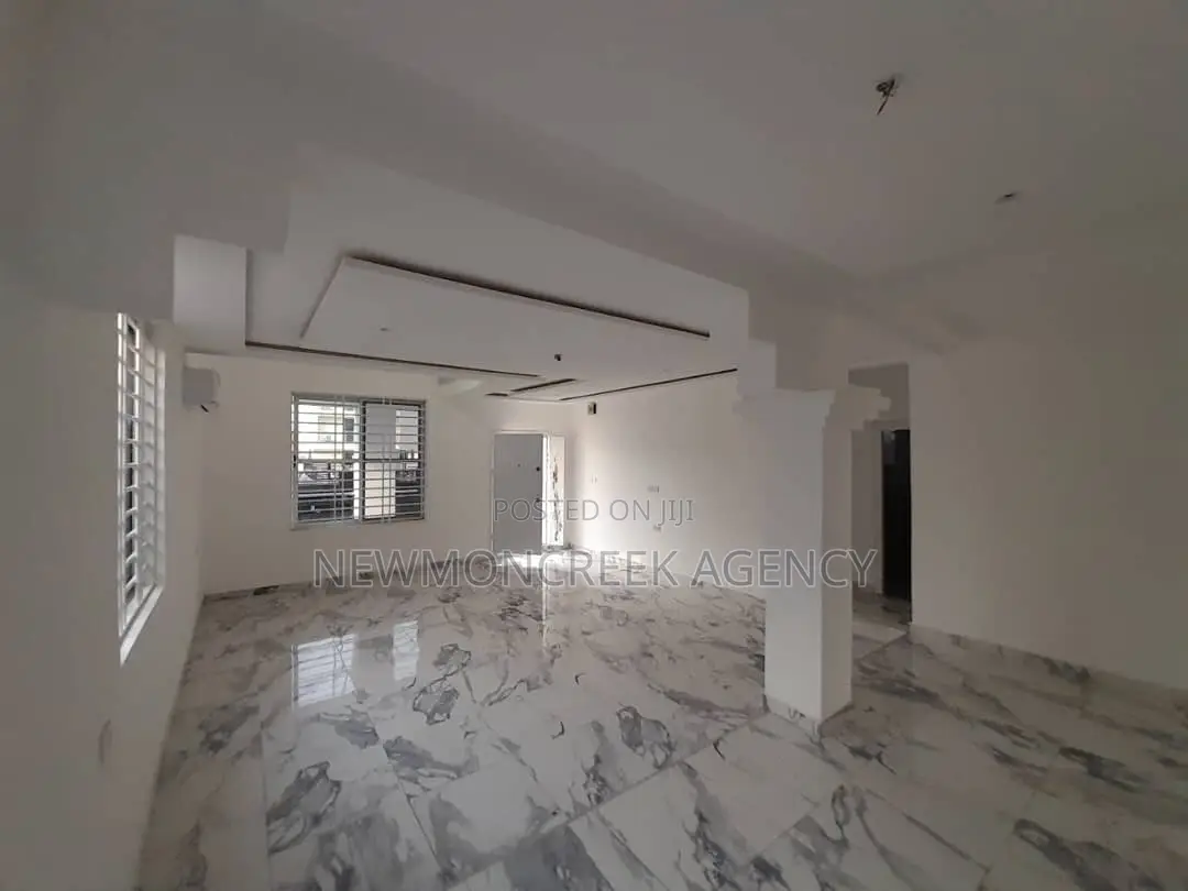 4bdrm Duplex in Lakeside, Accra Metropolitan for sale