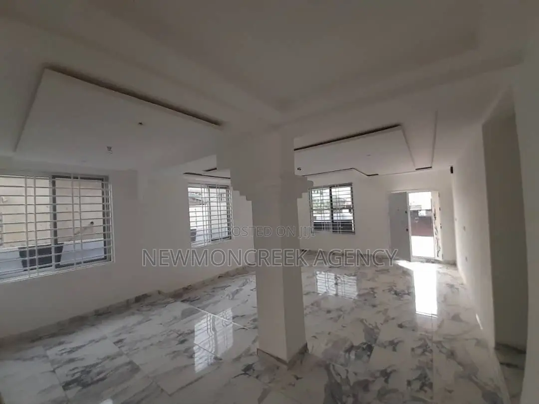 4bdrm Duplex in Lakeside, Accra Metropolitan for sale