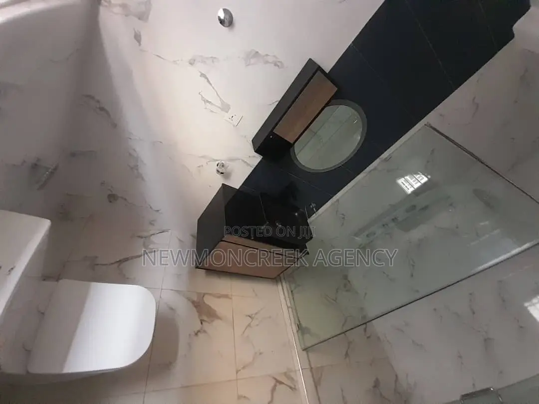 4bdrm Duplex in Lakeside, Accra Metropolitan for sale
