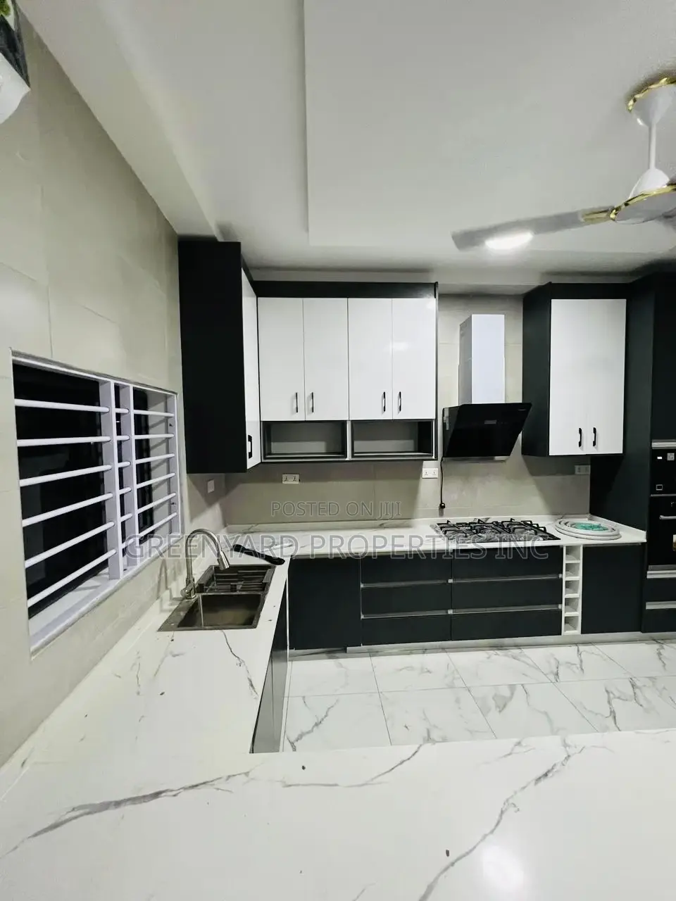 5bdrm Mansion in Mile 7, Achimota for sale