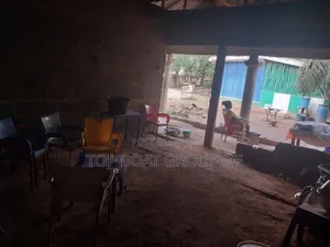 6bdrm House in Achiase Main Road, Kumasi Metropolitan for sale
