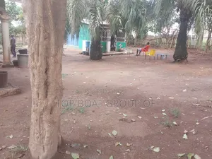 6bdrm House in Achiase Main Road, Kumasi Metropolitan for sale