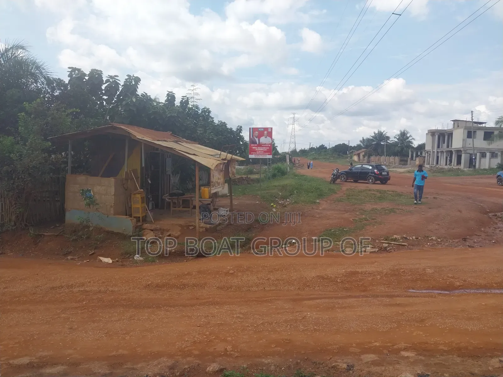 6bdrm House in Achiase Main Road, Kumasi Metropolitan for sale
