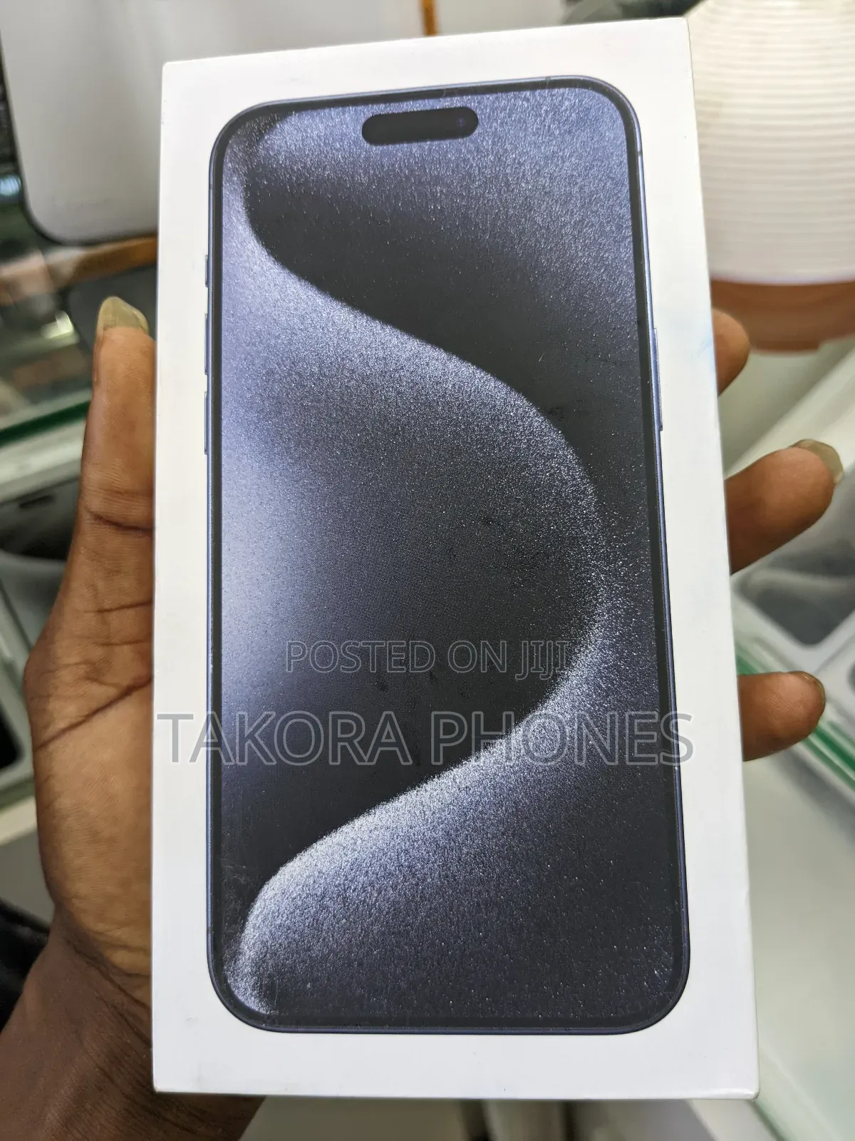 New Apple iPhone 15 Pro Max 256 GB Gray in Circle - Mobile Phones