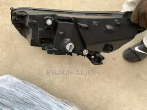 CRV 23 24 Headlight Pair