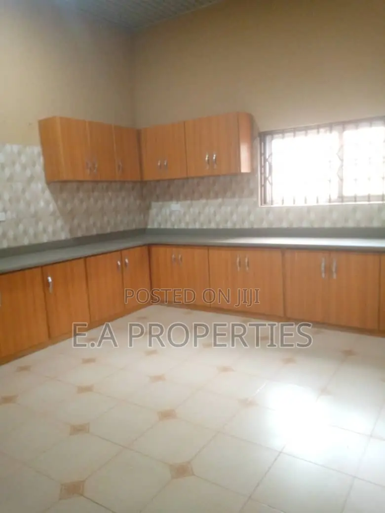 6bdrm House in E A Properties, Frafraha for sale