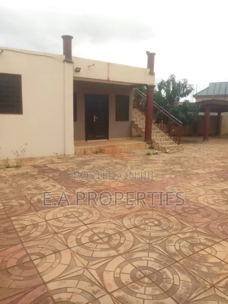 6bdrm House in E A Properties, Frafraha for sale