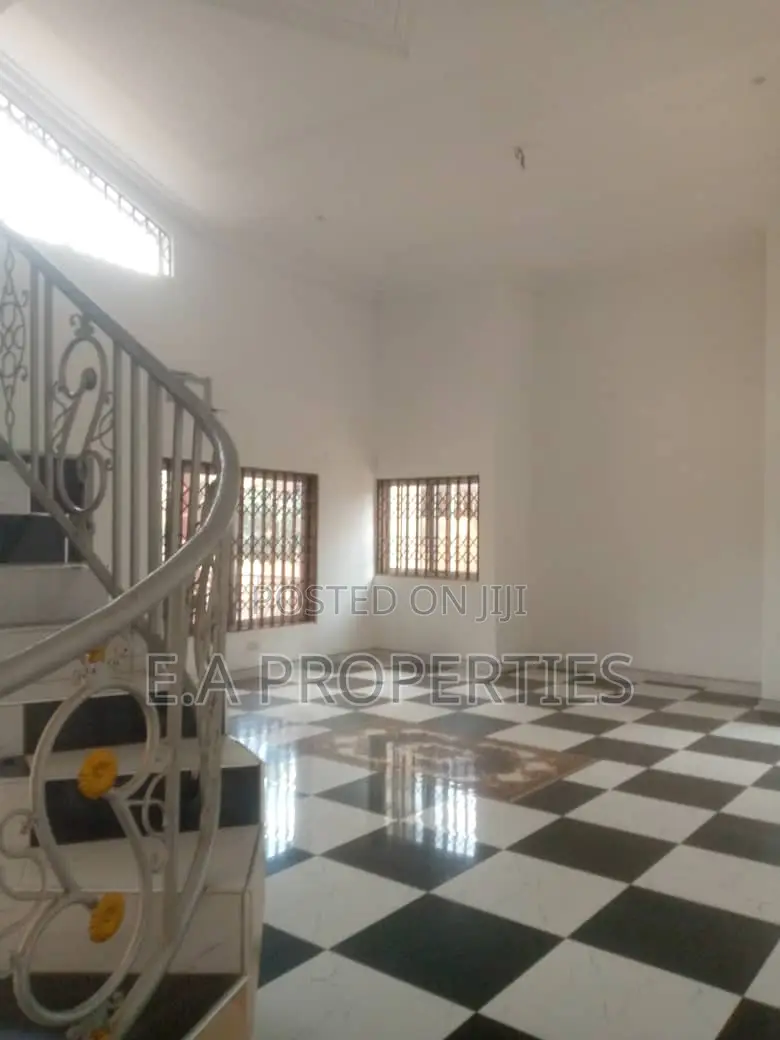 6bdrm House in E A Properties, Frafraha for sale