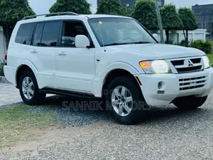 Photo - Mitsubishi Pajero 2.5 TD Classic Short 2006 White