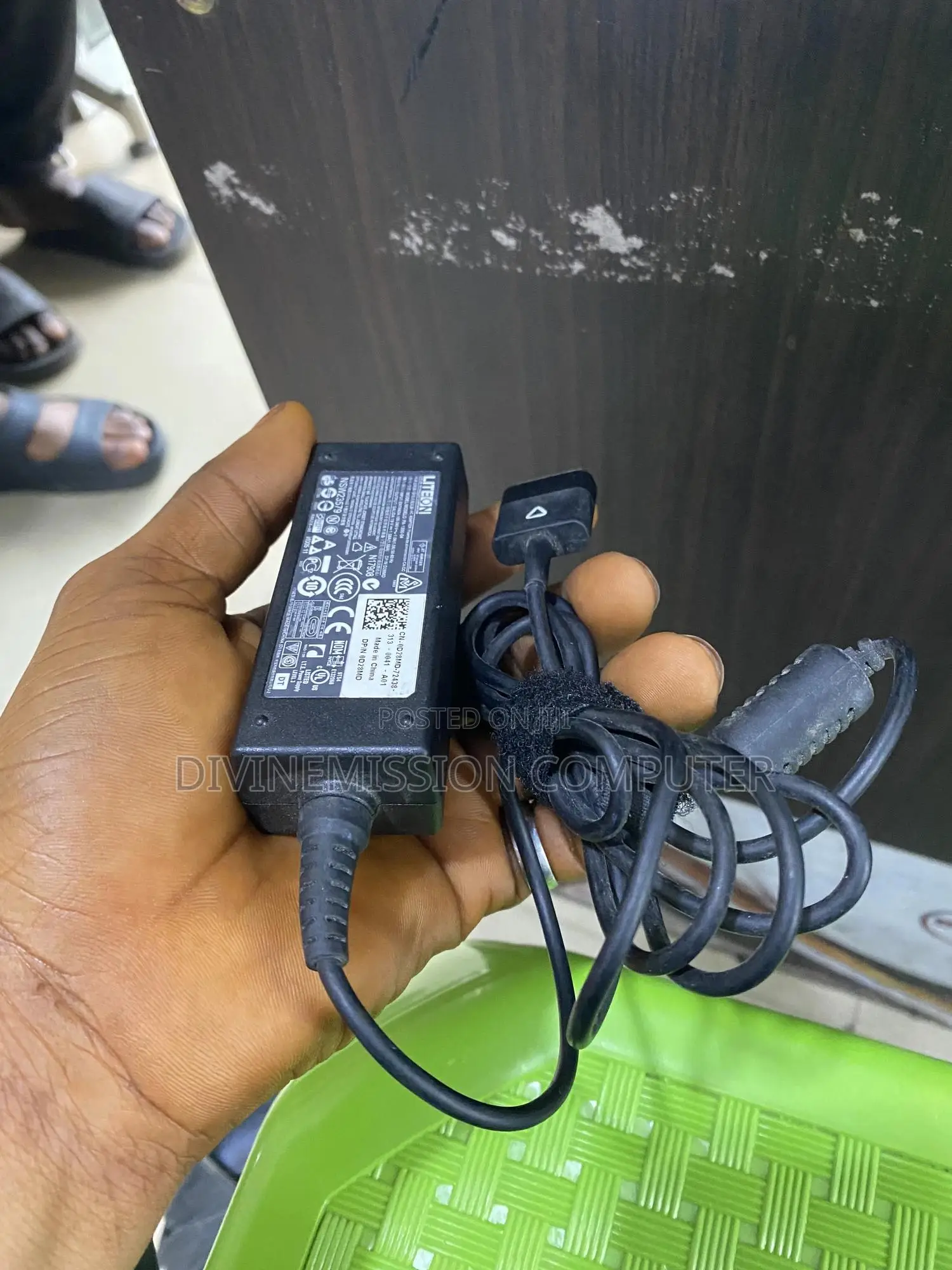 Dell Venue 11 Pro Charger/Adapter 19v~1.8A. Flat/Brush Mouth