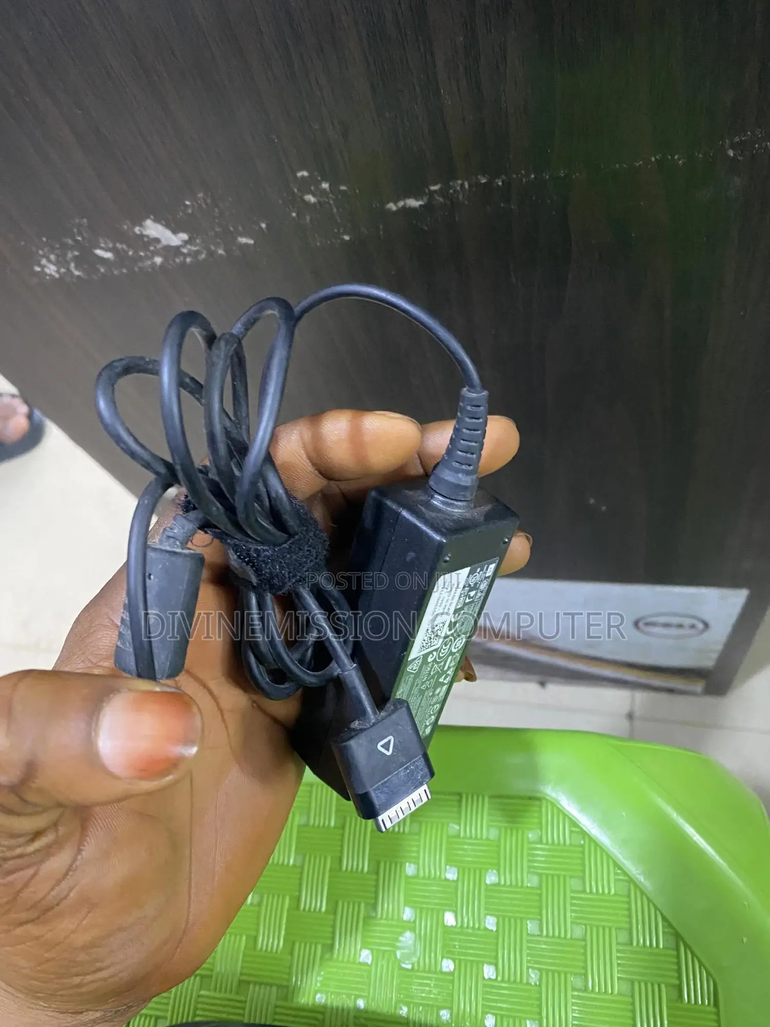 Dell Venue 11 Pro Charger/Adapter 19v~1.8A. Flat/Brush Mouth