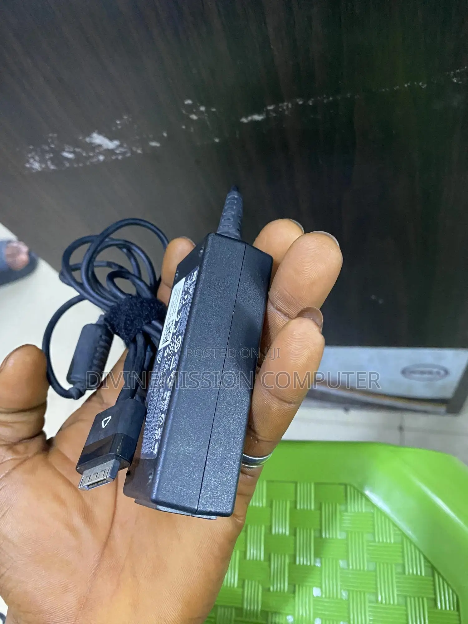 Dell Venue 11 Pro Charger/Adapter 19v~1.8A. Flat/Brush Mouth