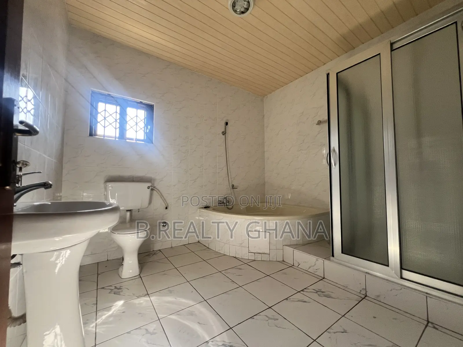 4bdrm House in Gated Community, East Legon for rent