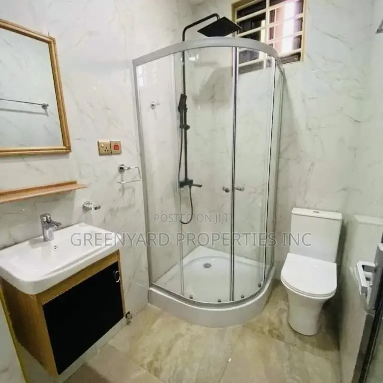 2bdrm Townhouse / Terrace in Upsa, East Legon for rent