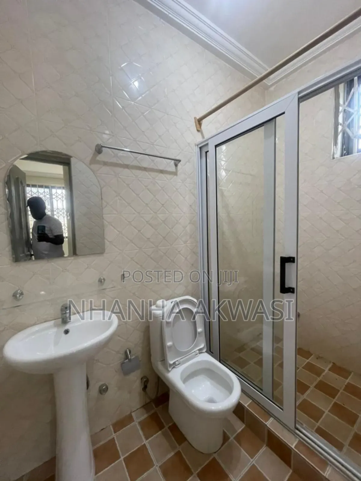 2bdrm Apartment in Lashibi Drc, Tema Metropolitan for rent