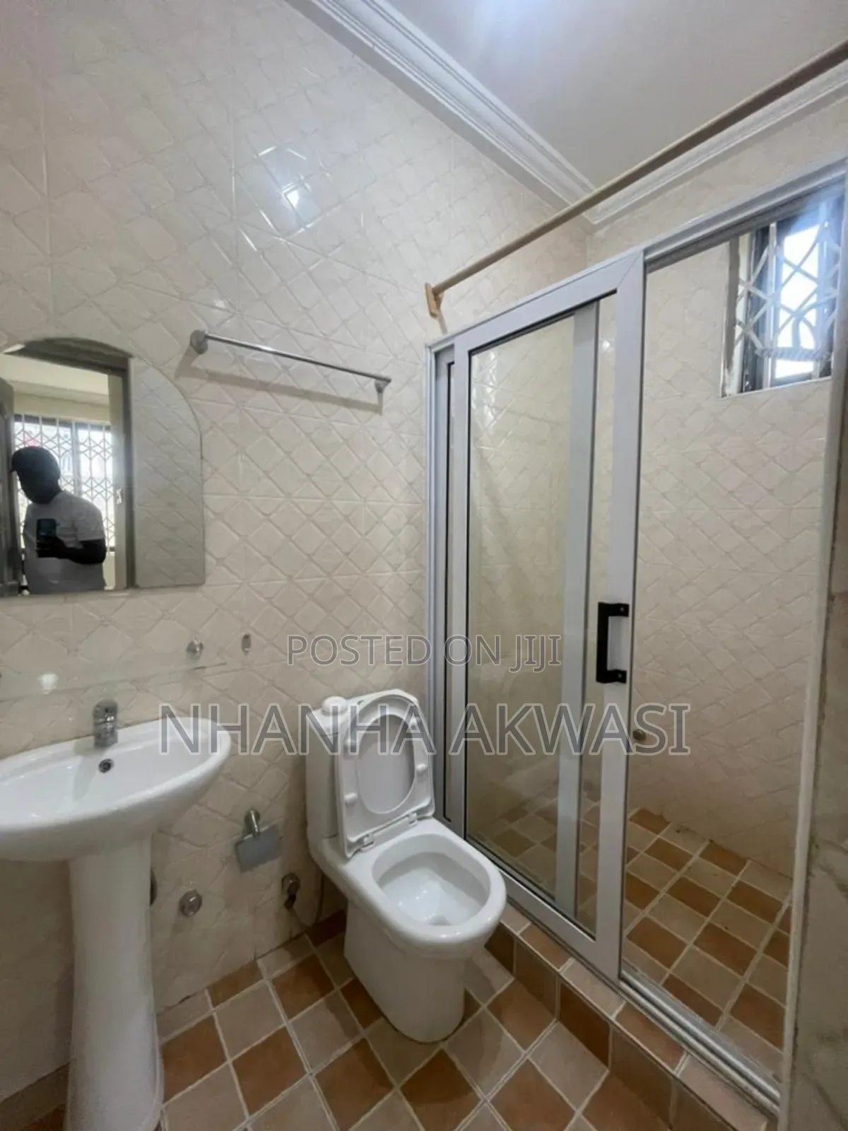 2bdrm Apartment in Lashibi Drc, Tema Metropolitan for rent
