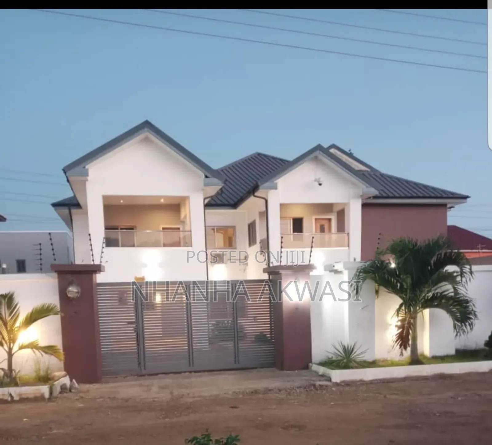 8bdrm House in Ashamed, Tema Metropolitan for rent