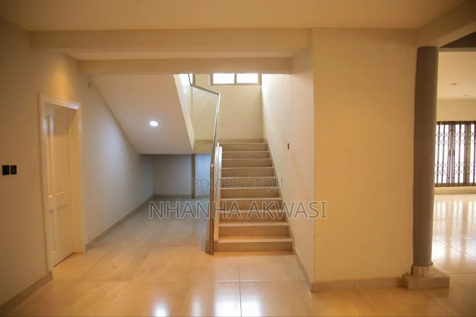 8bdrm House in Ashamed, Tema Metropolitan for rent