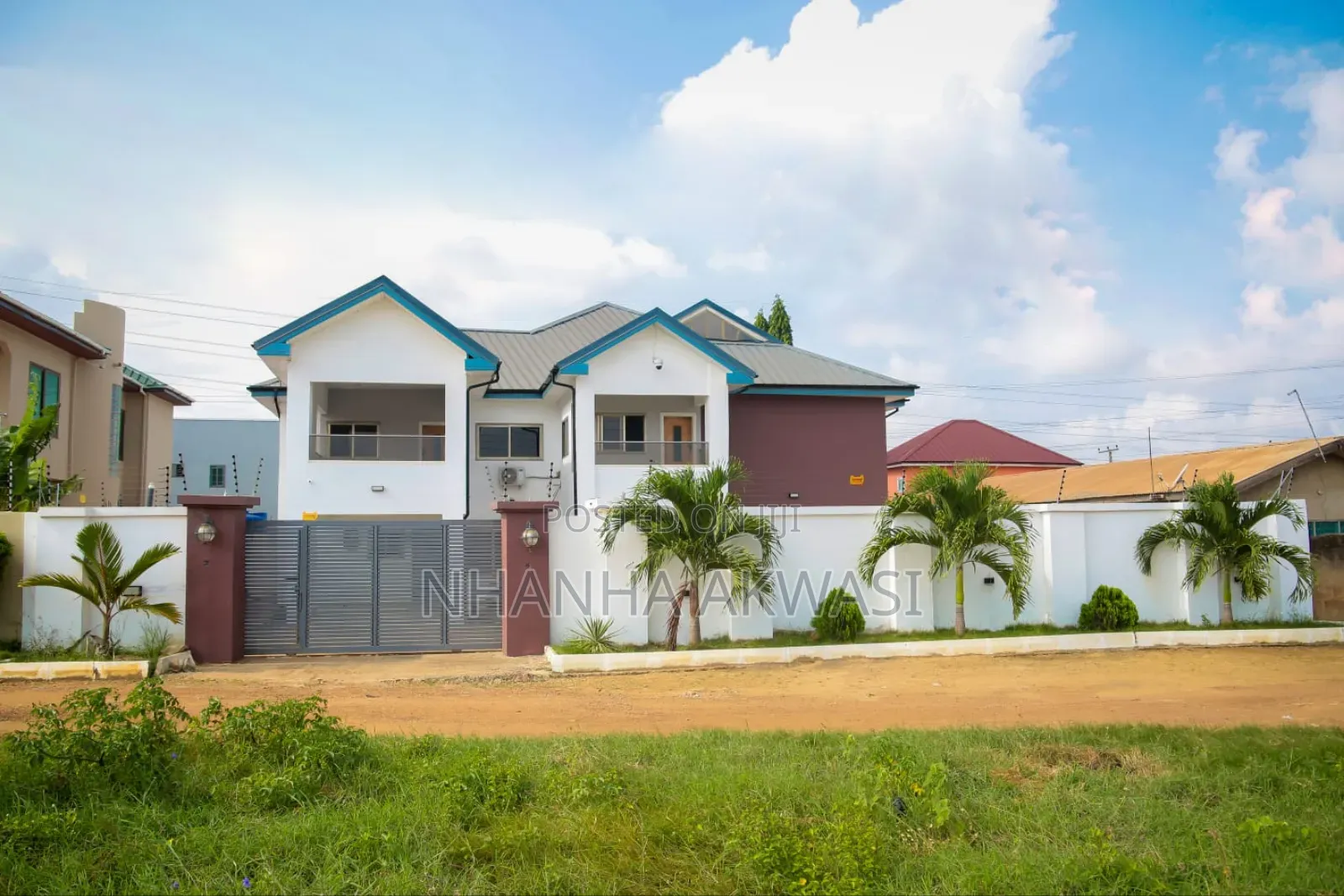8bdrm House in Ashamed, Tema Metropolitan for rent