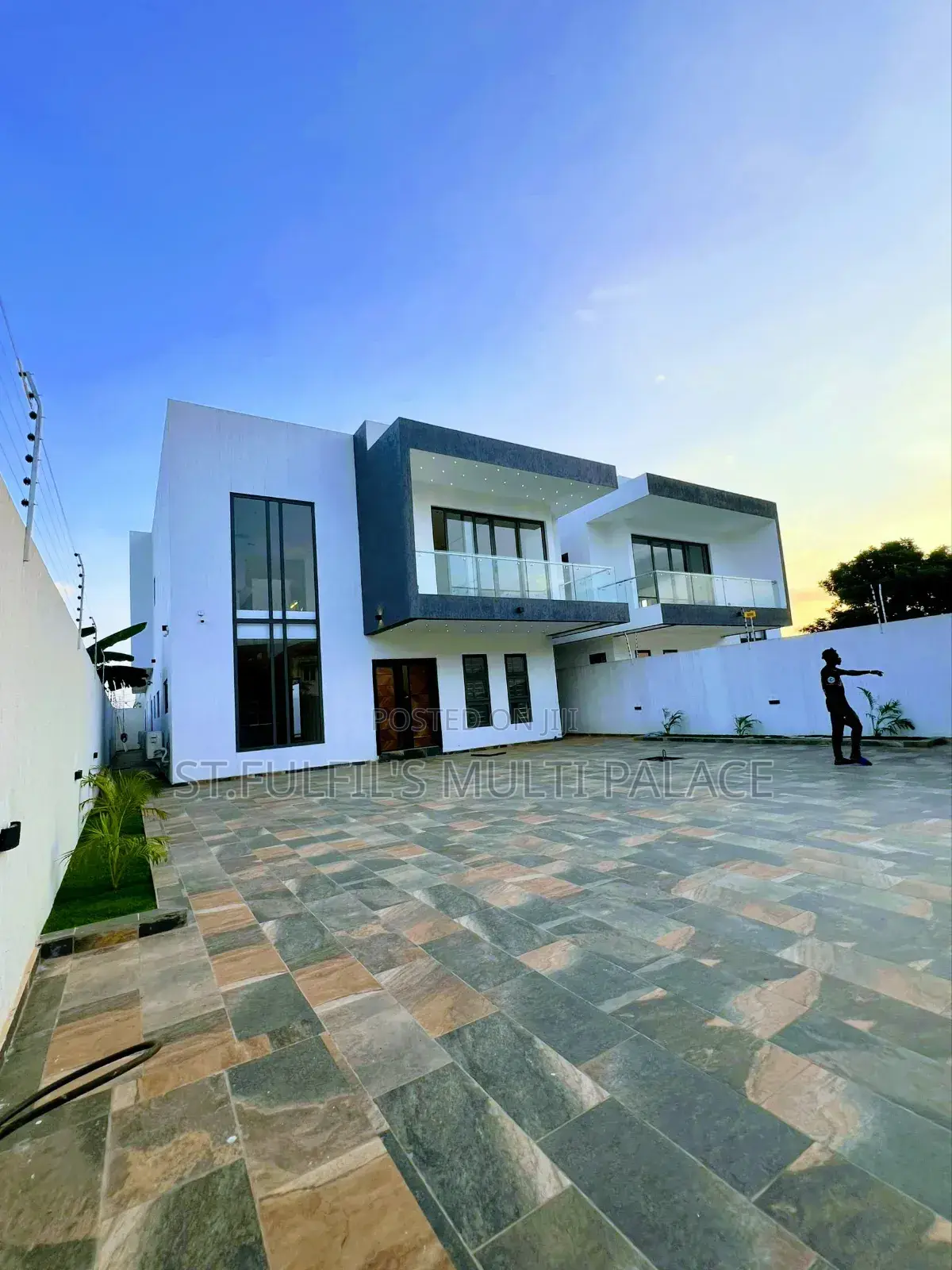 5bdrm House in Adenta Barrier for sale