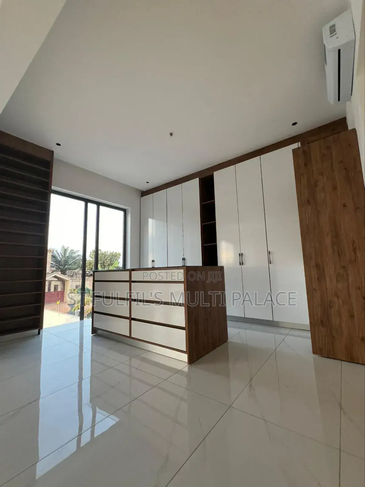 5bdrm House in Adenta Barrier for sale