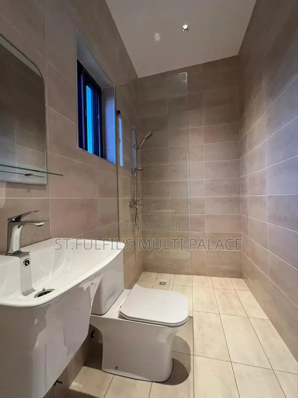 5bdrm House in Adenta Barrier for sale