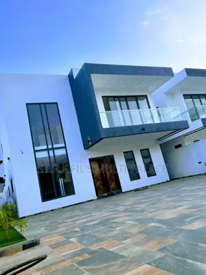 5bdrm House in Adenta Barrier for sale